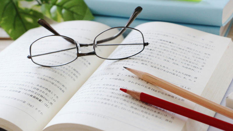 タロットカード・オラクルカードの解説書とどう付き合う?